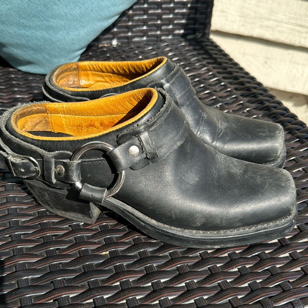 Frye belted harness mule